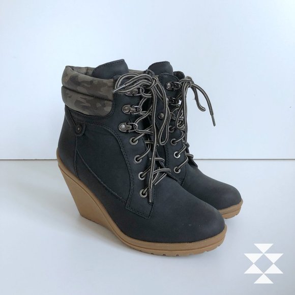 Rouge Shoes - Black and Camo Lace Up Combat Wedge Ankle Boot 7.5